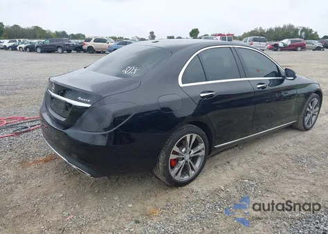 2016 Mercedes-Benz C 300 4Matic/Luxury 4Matic/Sport 4Matic z USA, uszkodzony, nr VIN 55SWF4KB7GU131449